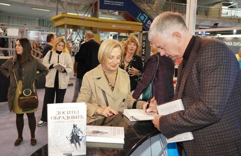Peti dan Beogradskog sajma knjiga: Veliko interesovanje za Dušana Miklju i Gorana Perčevića