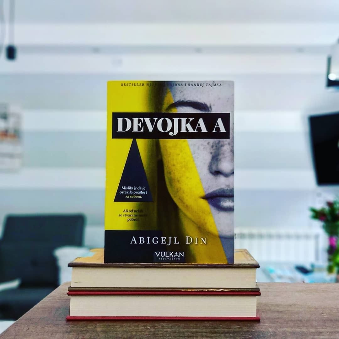 „Devojka A“ već 7 nedelja u TOP 10 najčitanijih romana Sandej tajmsa!
