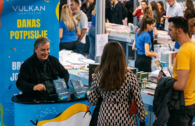 Na Vulkanovom štandu knjige potpisivao Branimir Jovanović