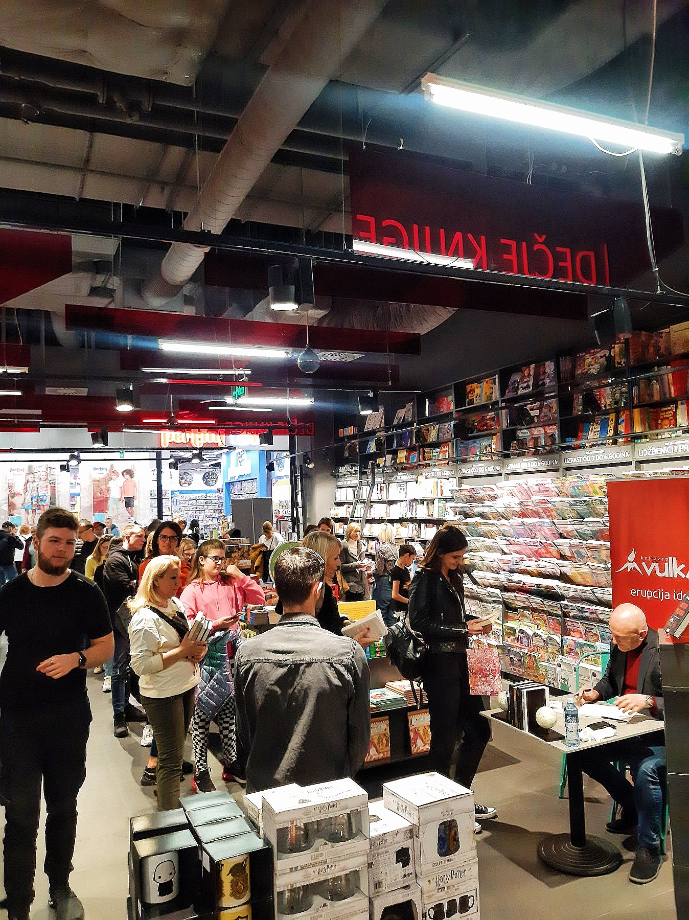 Novosadska publika oduševljena: Književni susret sa Miodragom Majićem