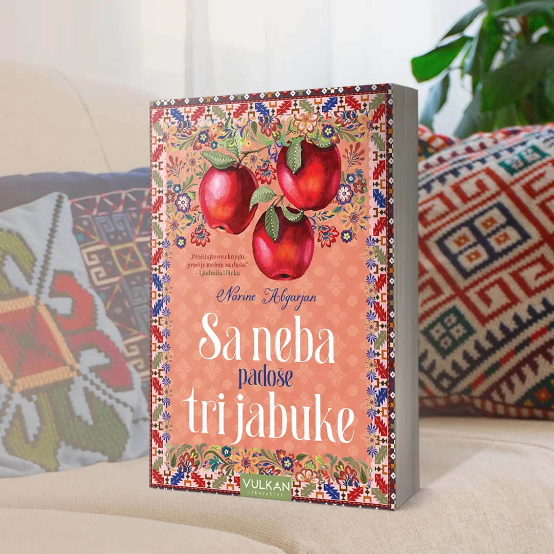 Ruski bestseler „Sa neba padoše tri jabuke“ u prodaji