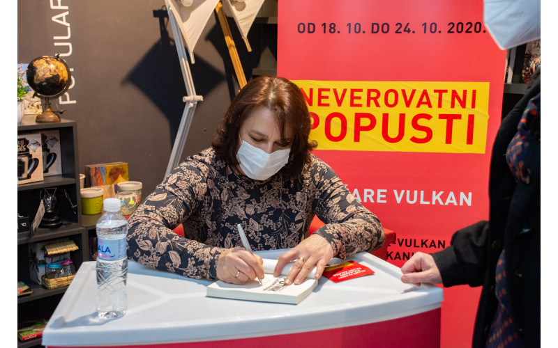 AUTORI POTPISUJU KNJIGE NA VULKANOVOM SAJMU KNJIGA