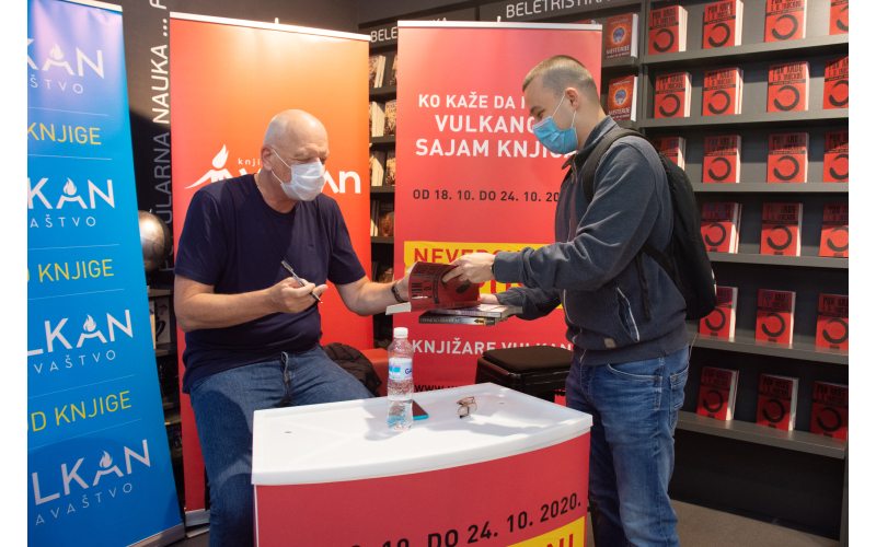 AUTORI POTPISUJU KNJIGE NA VULKANOVOM SAJMU KNJIGA