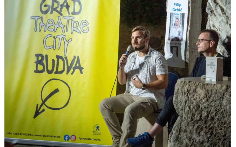 Roman „Kanon potištenog uma“ Filipa Grbića na Trgu pjesnika –  susret sa čitaocima posle šest godina