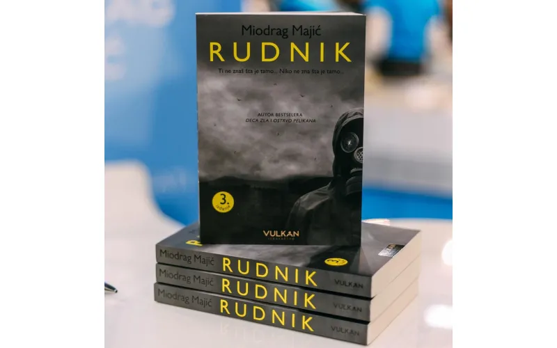 Potpisivanje romana „Rudnik“ Miodraga Majića na Sajmu knjiga u Nišu